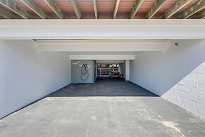 Steps to Ocean: Colorful Abode in Fenwick Island