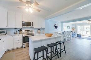 Steps to Ocean: Colorful Abode in Fenwick Island