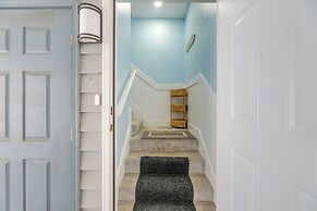 Steps to Ocean: Colorful Abode in Fenwick Island