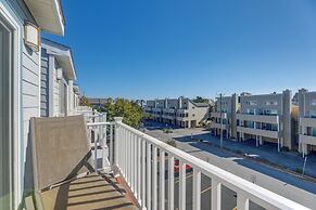Steps to Ocean: Colorful Abode in Fenwick Island