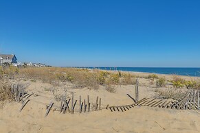 Steps to Ocean: Colorful Abode in Fenwick Island