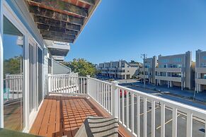 Steps to Ocean: Colorful Abode in Fenwick Island