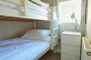 Drewe Arms Bunk Rooms & Church Cottage