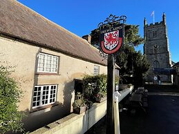 Drewe Arms Bunk Rooms & Church Cottage