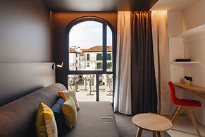 BIZIPOZ HOTEL