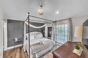Comfy Apt 4 In Historic Museum District 1 Bedroom Duplex