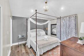 Comfy Apt 4 In Historic Museum District 1 Bedroom Duplex