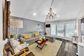 Comfy Apt 4 In Historic Museum District 1 Bedroom Duplex