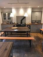 Higgihaus 46 Sleeps 5  Monday - Friday