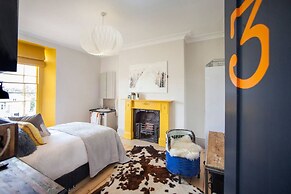 Higgihaus 46 Sleeps 5  Monday - Friday