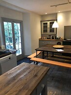 Higgihaus 46 Sleeps 5  Monday - Friday