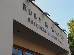 Higgihaus 46 Sleeps 5  Monday - Friday