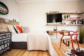 Higgihaus 46 Sleeps 5  Monday - Friday