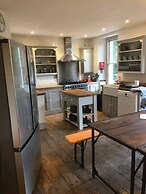 Higgihaus 46 Sleeps 5  Monday - Friday