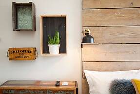 Higgihaus 46 Sleeps 5  Monday - Friday