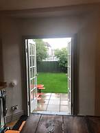 Higgihaus 46 Sleeps 5  Monday - Friday