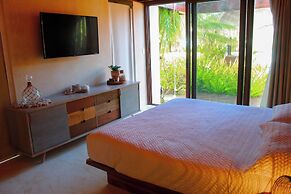 Lipsos Private Luxury beachfront home
