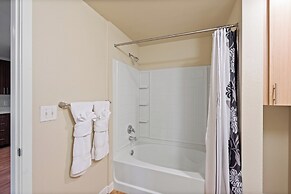 Global Luxury Suites at Woodbury