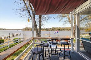 Potomac River Getaway: Walk to Marina!