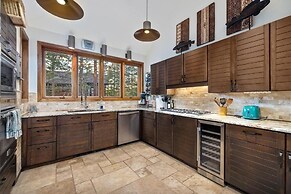 82 Lenawee Lane 5 Bedroom Home