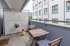 Stylish Apartment With Balcony