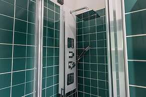 Stylish Apartment With Balcony