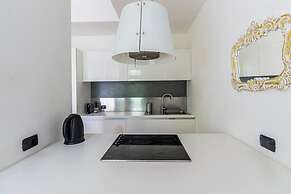 Stylish Apartment With Balcony