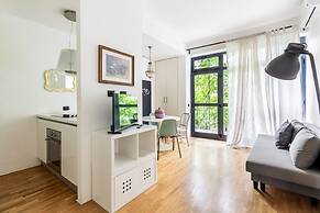 Stylish Apartment With Balcony