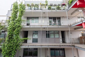 Stylish Apartment With Balcony