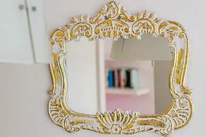 Stylish Apartment With Balcony