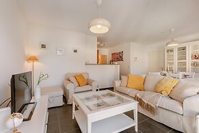 Cozy Apartment for 4 With Parking