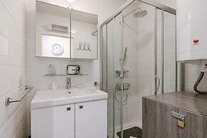 Cozy Apartment for 4 With Parking