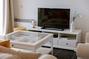 Cozy Apartment for 4 With Parking