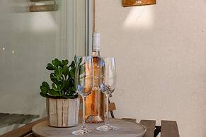 Cozy Apartment for 4 With Parking