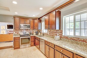 8 Mi to Dtwn: Pet-friendly Phoenix Home!