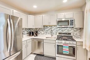 5 Mi to Downtown Baltimore: Quiet Home w/ Porch