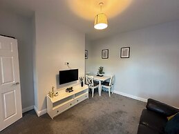 Storey Apartment - Downstairs 2bed Flat