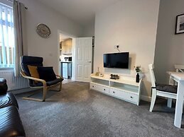 Storey Apartment - Downstairs 2bed Flat