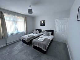 Storey Apartment - Downstairs 2bed Flat