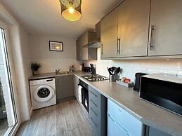 Storey Apartment - Downstairs 2bed Flat