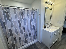 42 Chelsea Place On The Park- In Heart Of Downtown 3 Bedroom Home