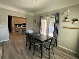 42 Chelsea Place On The Park- In Heart Of Downtown 3 Bedroom Home