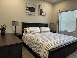 42 Chelsea Place On The Park- In Heart Of Downtown 3 Bedroom Home