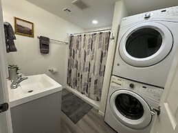 42 Chelsea Place On The Park- In Heart Of Downtown 3 Bedroom Home