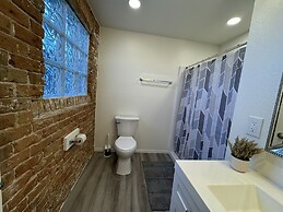 42 Chelsea Place On The Park- In Heart Of Downtown 3 Bedroom Home