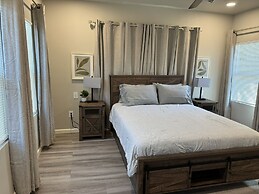 42 Chelsea Place On The Park- In Heart Of Downtown 3 Bedroom Home