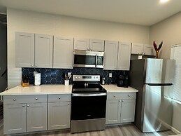 42 Chelsea Place On The Park- In Heart Of Downtown 3 Bedroom Home