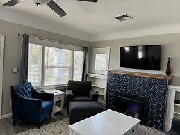 42 Chelsea Place On The Park- In Heart Of Downtown 3 Bedroom Home