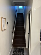 42 Chelsea Place On The Park- In Heart Of Downtown 3 Bedroom Home