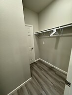 42 Chelsea Place On The Park- In Heart Of Downtown 3 Bedroom Home